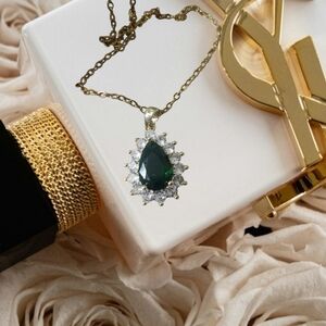 Green Rhinestone Teardrop Pendant Necklace